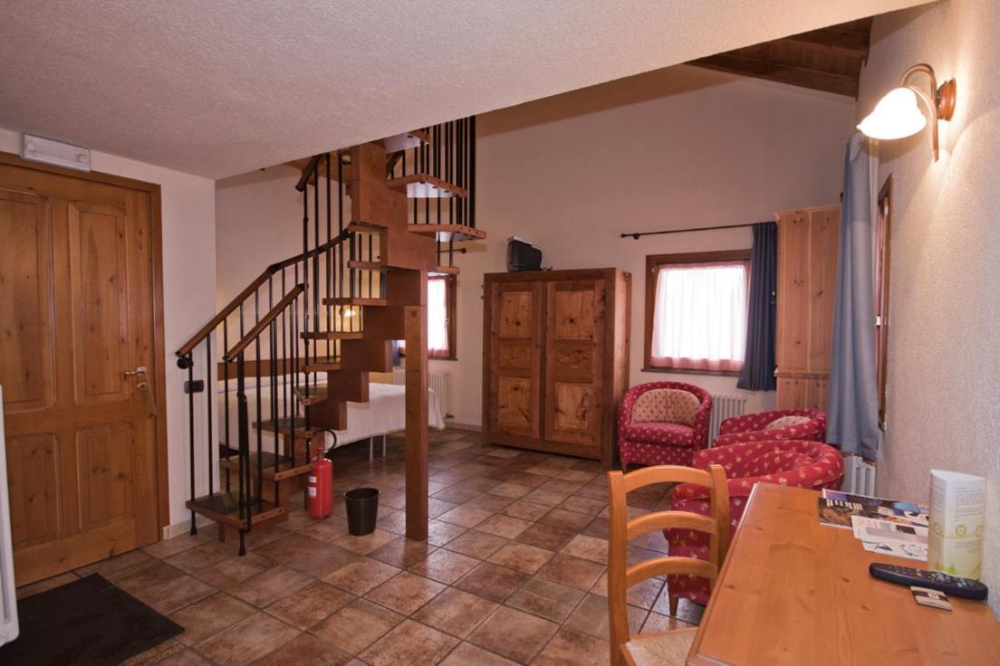 Meuble Lo Miete Viei Otel Champoluc Dış mekan fotoğraf